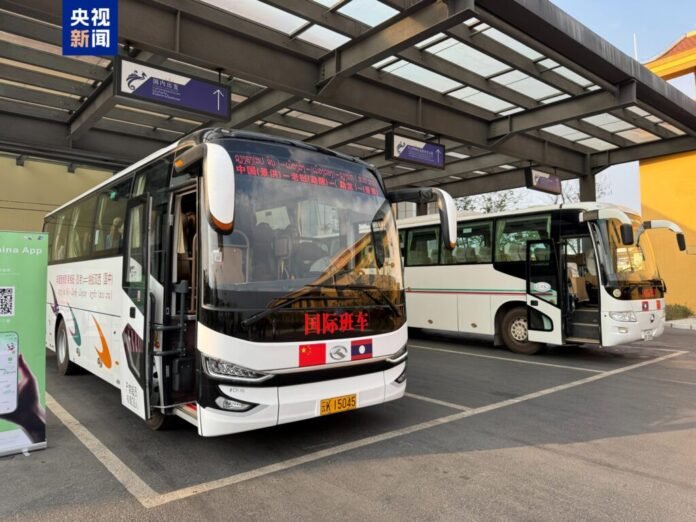 ລາວ-ຈີນ ເປີດເສັ້ນທາງລົດໂດຍສານ ເສັ້ນໃໝ່ ນະຄອນຊຽງຮຸ່ງ “ຢຸນນານ” ຫາ ຫລວງນໍ້າທາ. ລາວ-ຈີນ ເປີດເສັ້ນທາງລົດໂດຍສານ ເສັ້ນໃໝ່ ນະຄອນຊຽງຮຸ່ງ “ຢຸນນານ” ຫາ ຫລວງນໍ້າທາ.