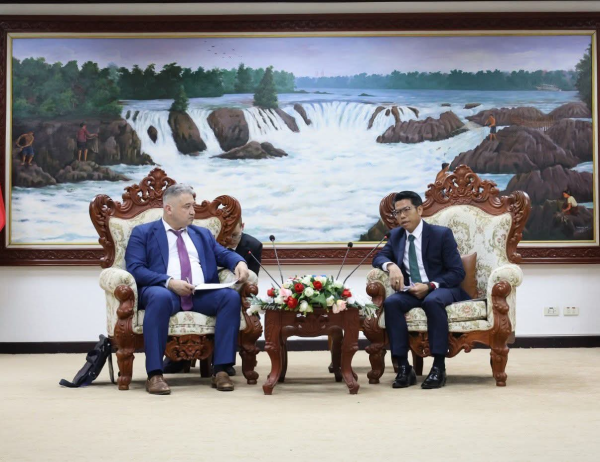 Lao officials met with the Russian Deputy Minister to Boost Digital Cooperation . Lao officials met with the Russian Deputy Minister to Boost Digital Cooperation .